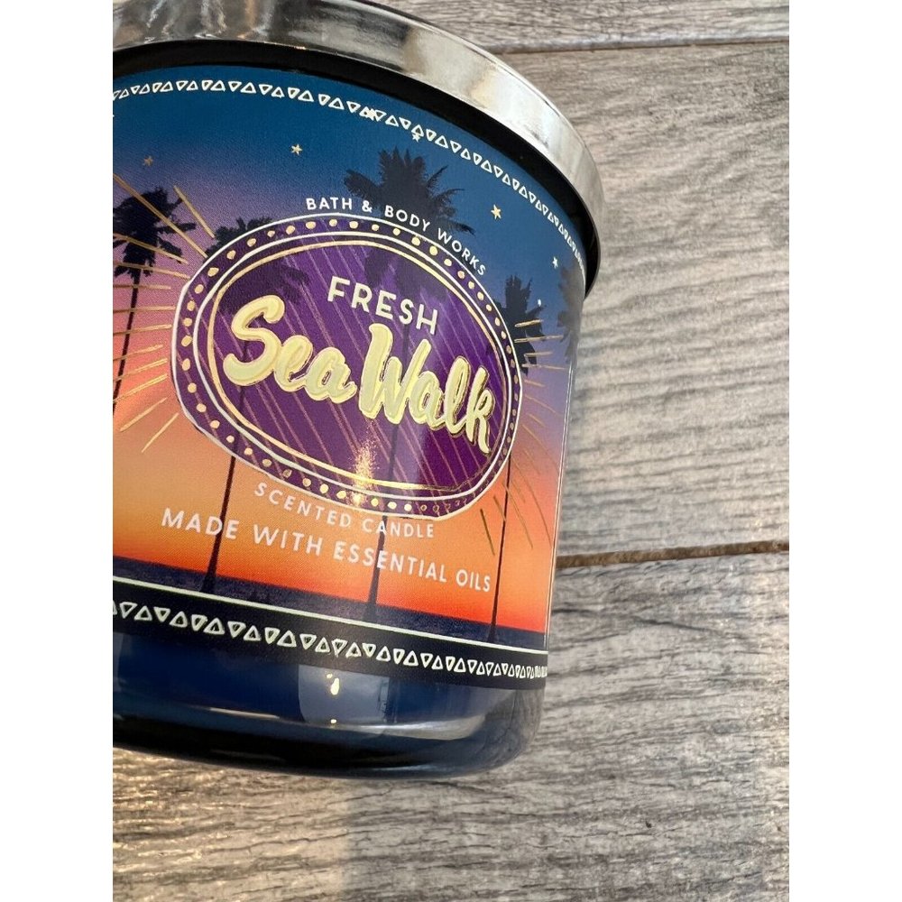 New Bath and Body Works‎ Candle Sea Walk Essential Oils Scented Candle 14.5 oz
